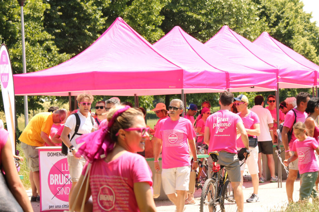 Gazebo fucsia sbocciano su tutto il territorio
