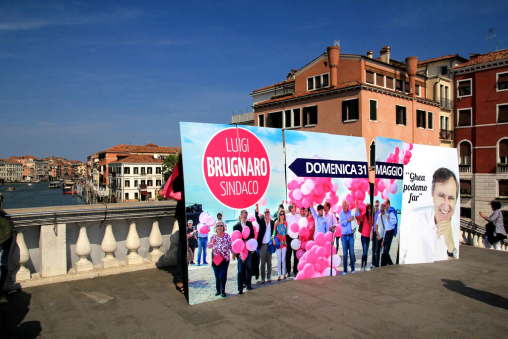Il flashmob sui ponti di Venezia